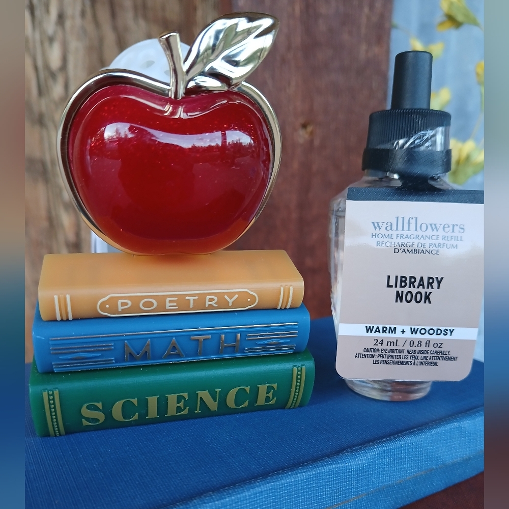 BATH BODY WORKS WALLFLOWERS PLUG-IN APPLE on BOOKS with Library Nook Fragrance